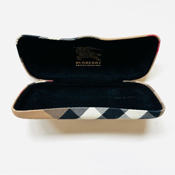 Burberry Glasses Case in Signature Burberry Fabric. Excellent Condition. - Picture 3 of 6